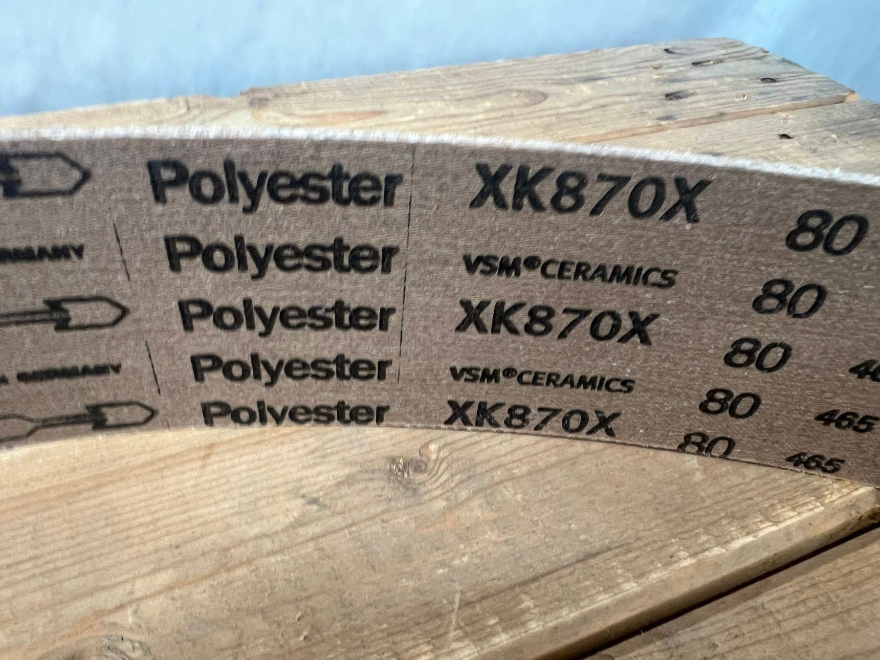 Smerigliatrici & Lucidatrici: 3 Stk. Schleifbänder XK870X 80 75x2000mm – Nuovo (secondo la descrizione) da Ried (Muotathal) venduto da mprofi58 1