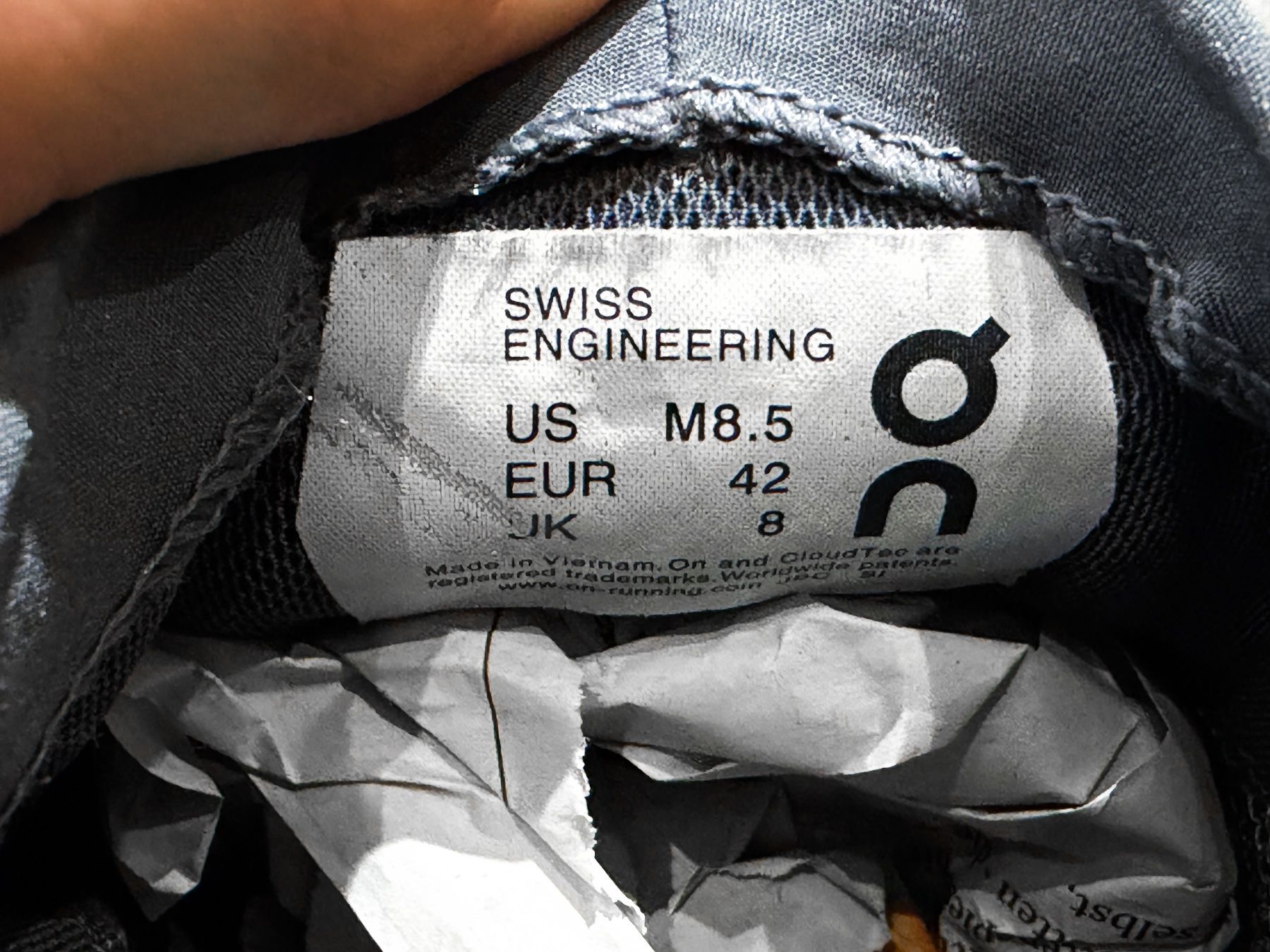 On Scarpe da uomo: ON Running Cloudventure Peak Trailrunning Schuhe Gr. 42 – Usato da Dietikon venduto da Angy94 4