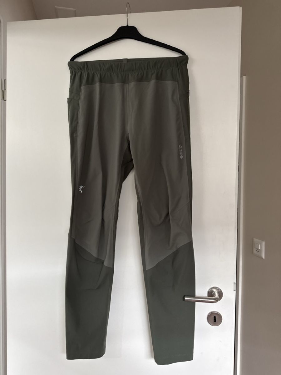 Arcteryx Pantaloni: Arcteryx GoretexTrousers – Nuovo (secondo la descrizione) da Wädenswil venduto da gdcb
