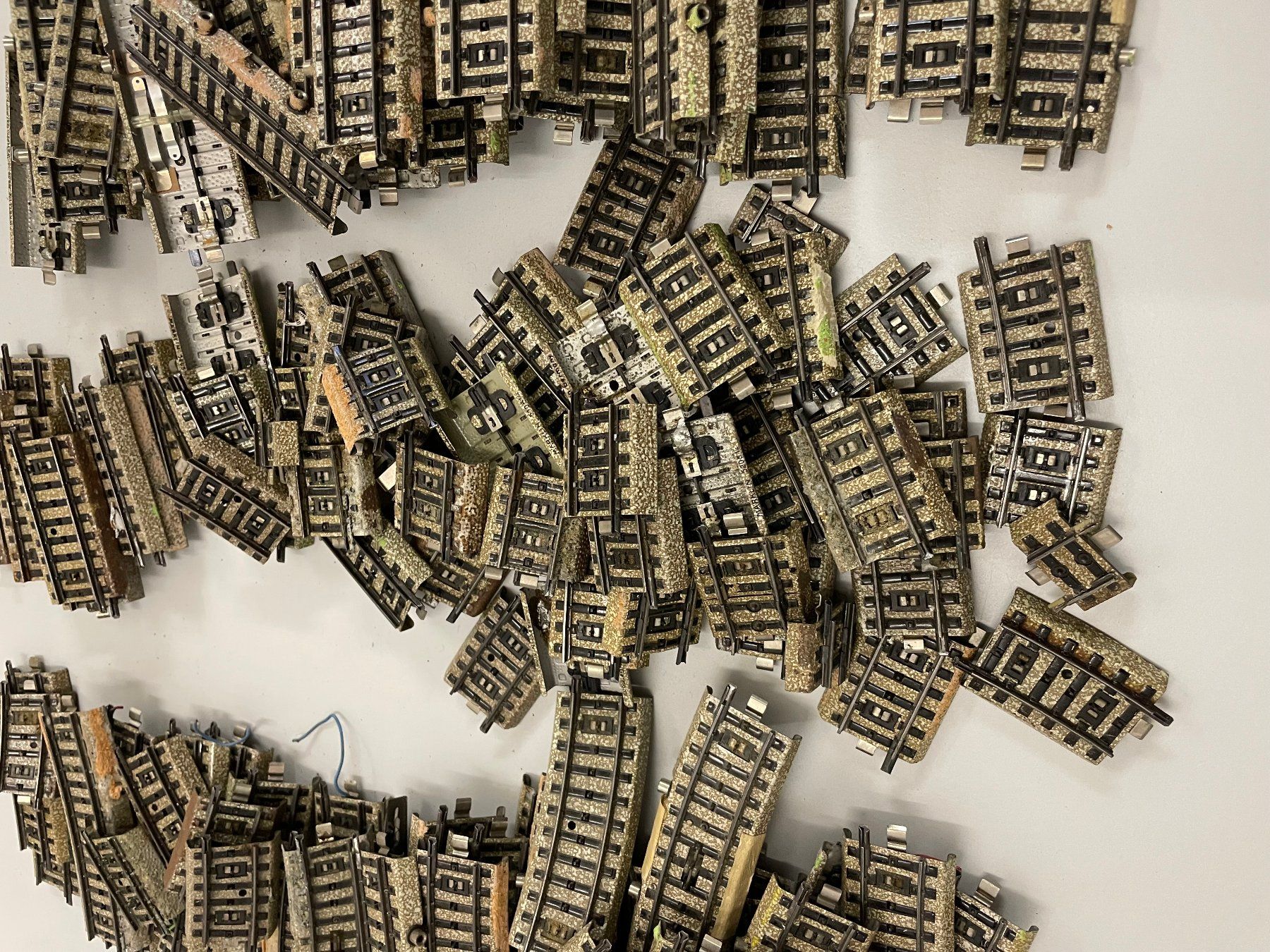 Märklin Modellini di ferrovie: rail marklin en vrac 140 pièces – Usato da La Croix (Lutry) venduto da netrajet 2