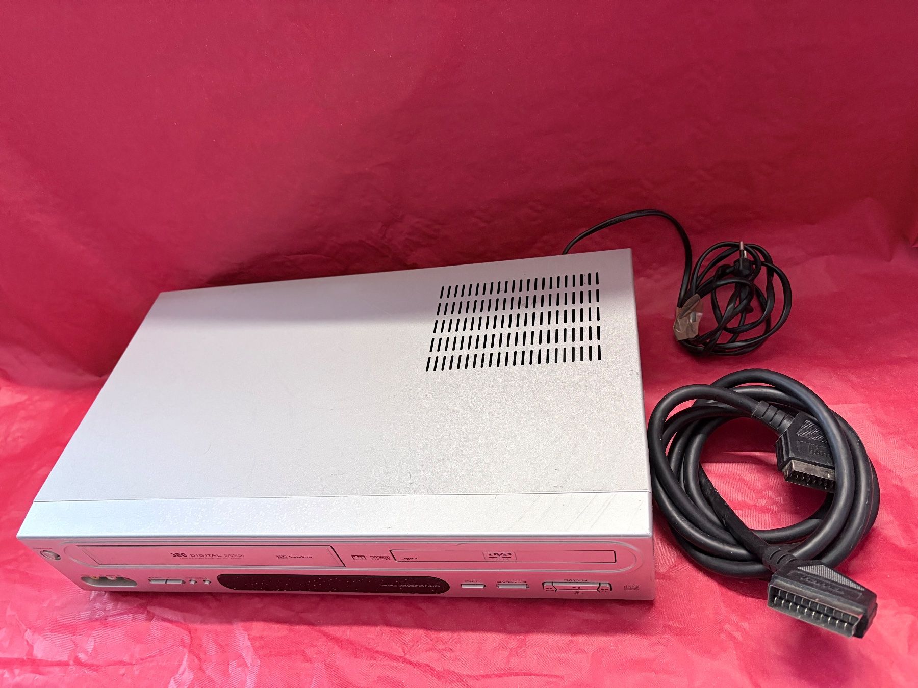 Tutti i VHS: DVD/VHS Recorder - DHC 30 CH – Usato da Zäziwil venduto da meri79. 1