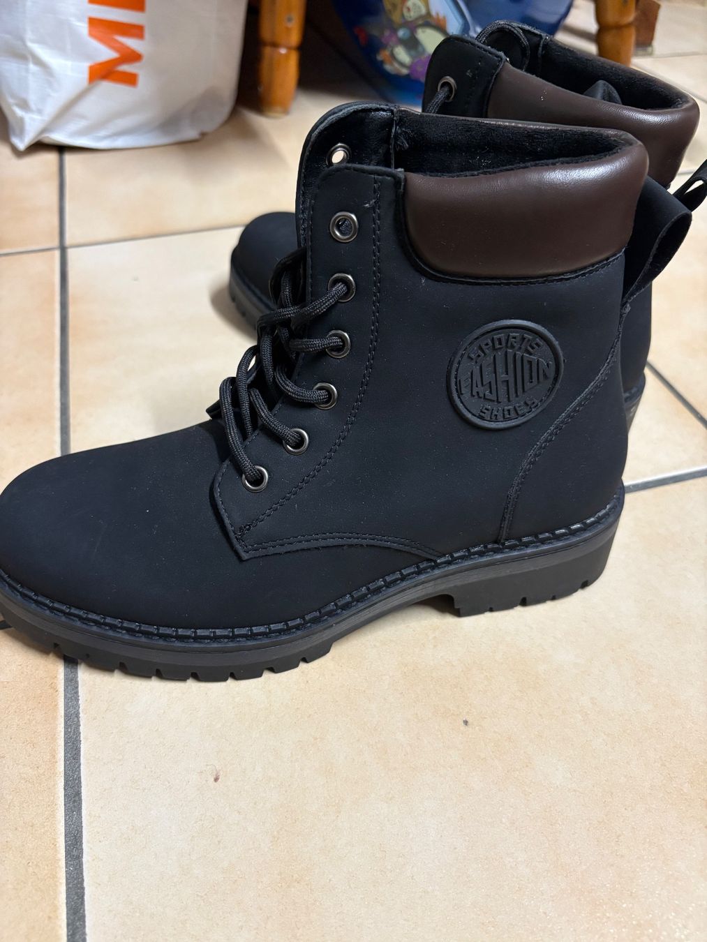 Scarpe da donna: Scarponcini neri – Nuovo (secondo la descrizione) da Davesco soragno venduto da Gaby230 1