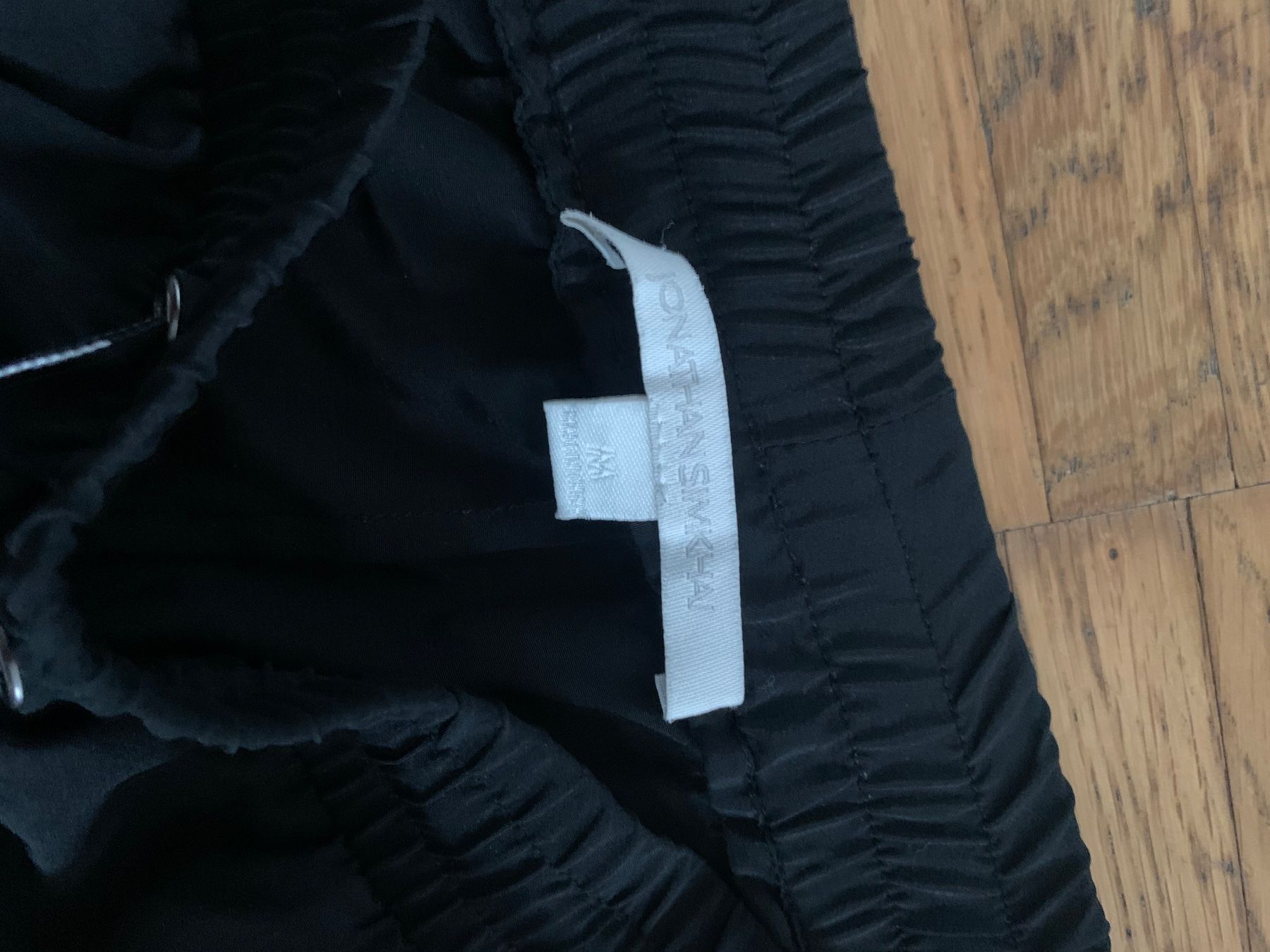 Pantaloni: Jonathan Simkhai Seiden Hose – Usato da Zürich venduto da Nikuska32 1
