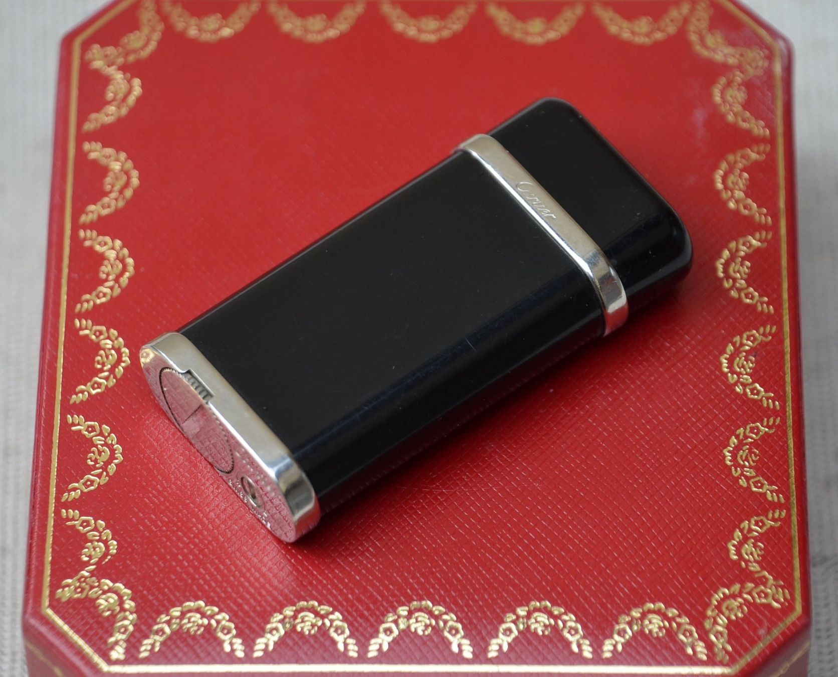 Cartier Accendini: Cartier Feuerzeug / briquet – Usato da Collonges venduto da Auganien 2