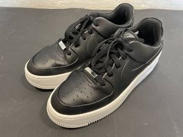 Nike Air Gr. 37-38, schwarz, neuwertig!
