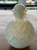 Parfumflakon aus Opalglas alt mit Deckel 12cm Höhe