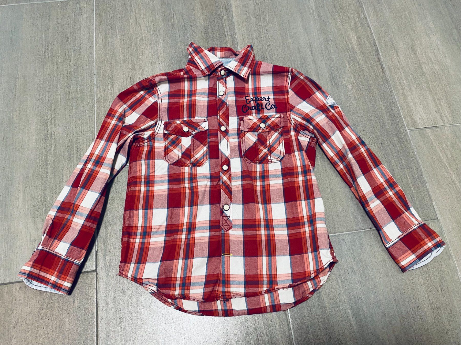 H&M Lotti & Set di vestiti: Lot pulls et chemises enfant - 122/128 – Usato da Clarmont venduto da sil_59s9 7