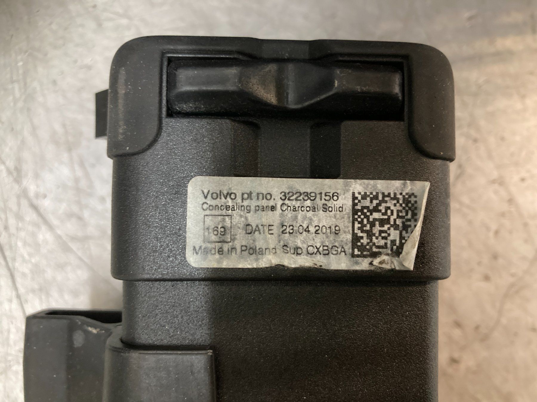 Volvo Tutti pezzi di ricambio auto: Volvo XC90 Gepäckraumabdeckung / Laderaumabdeckung – Usato da Cham venduto da WB2223 3