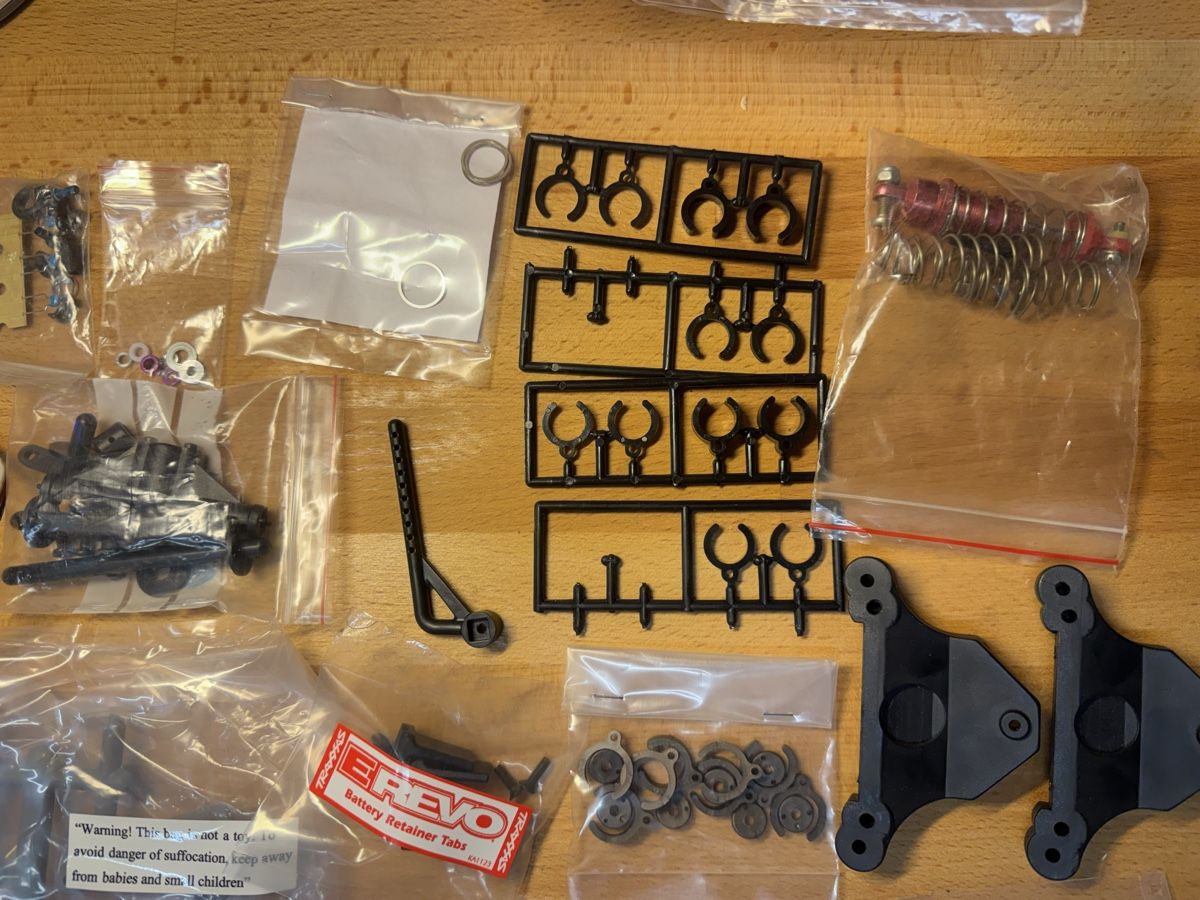 Modellismo RC: RC Auto Ersatzteile – Usato da Wilen b. Wollerau venduto da Loonyacht 3