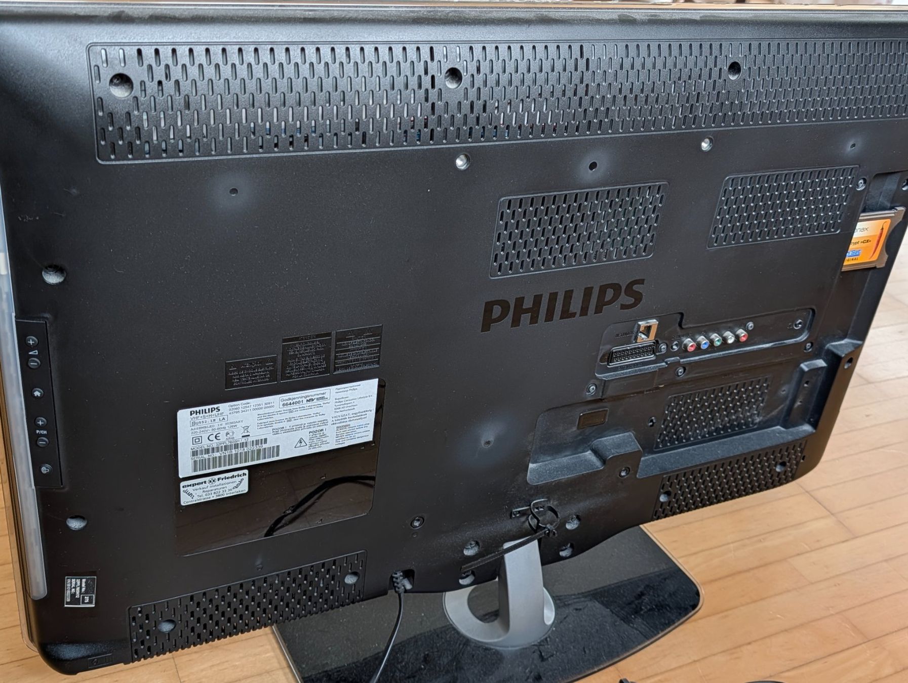 Philips Televisori: Philips Ambilight TV 32" 1080p Full HD – Usato da Matten b. Interl venduto da Techi-Store 1