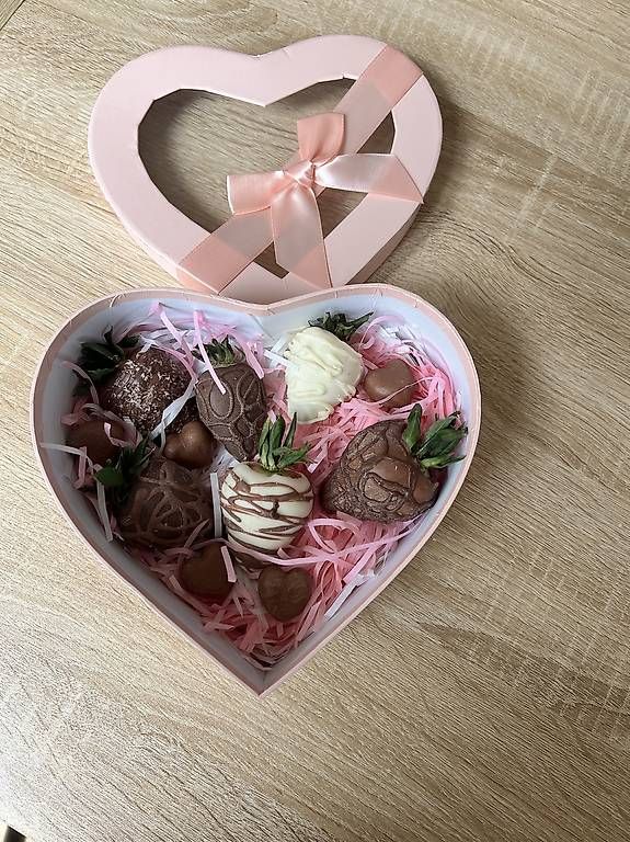 Giocattoli: Handgemachte Schoko-Erdbeeren  – Usato da Niederhasli venduto da Liebe1327
