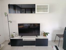 TV-Möbel best. aus zwei Elementen abzugeben
