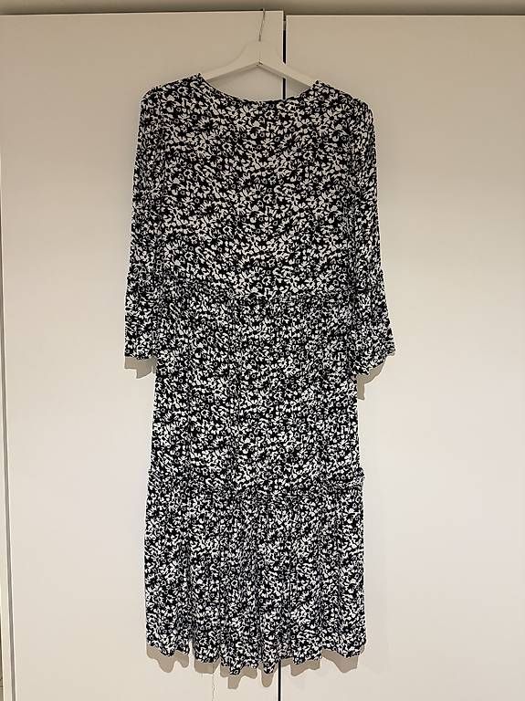 Kleider: Maxi Kleid in Schwarz/Weiss Blumenmuster Gr. M – Gebraucht aus Rotkreuz von nic_h8xy