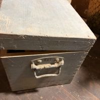 Holzkiste inkl. Maurerwerkzeug