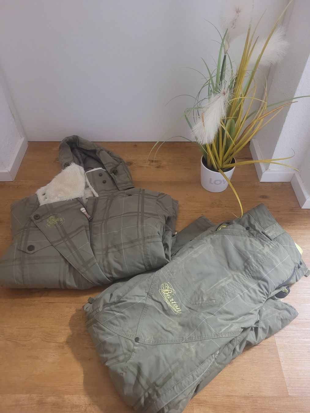 Burton Completi & Tailleur: burton skianzug gr xs – Usato da Schalunen venduto da Sunneschiin09