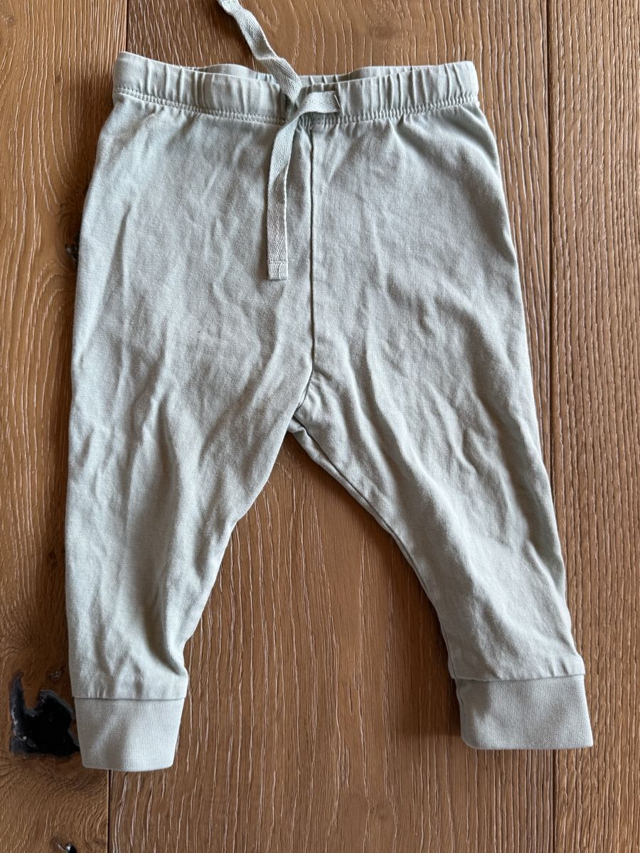 H&M Pantalons: Türkise Jogginghose Grösse 74 – D'occasion à Pragg-Jenaz par gobrist