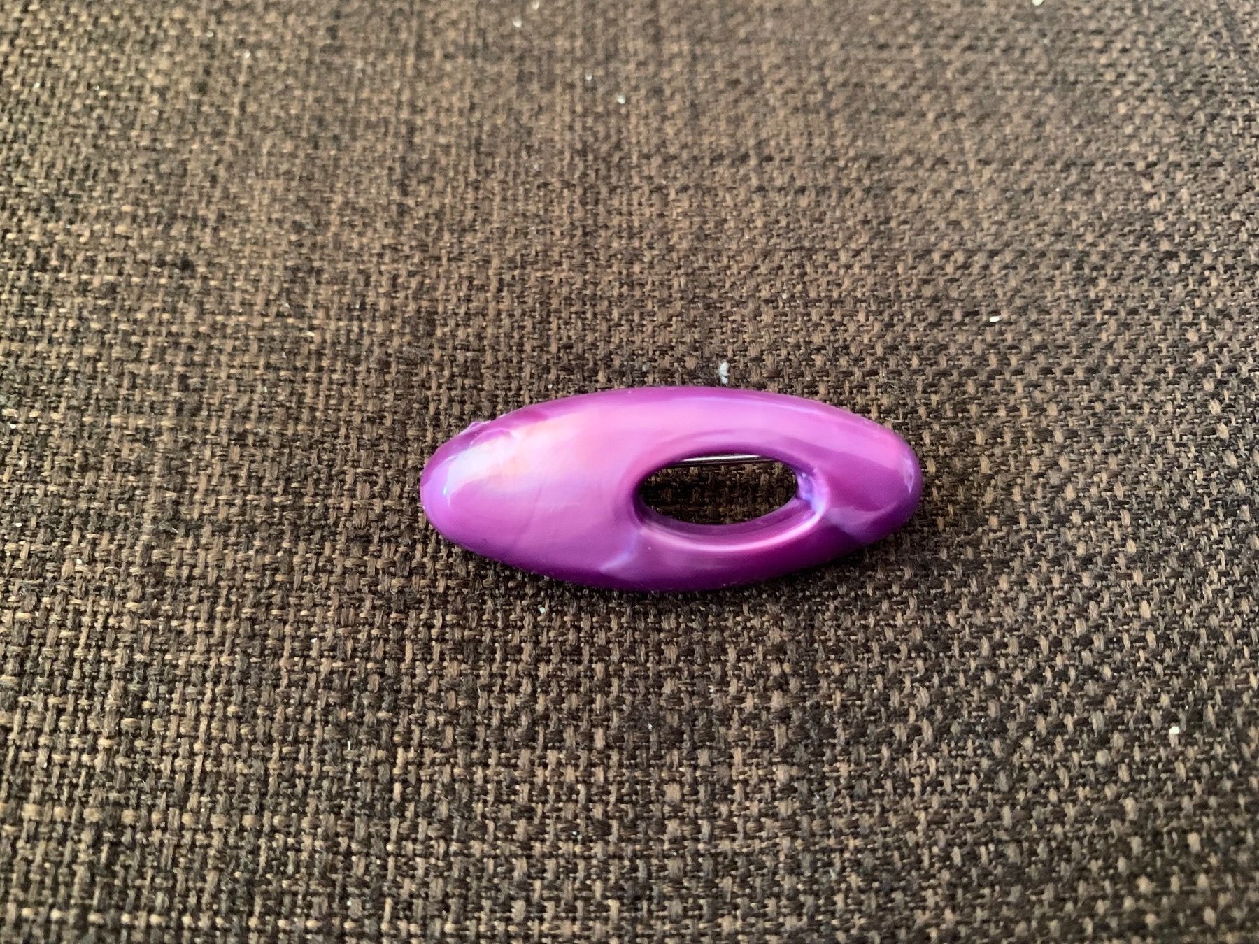 Spille & Fermagli: Hijab-Pin / Sicherheitsnadel violette – Nuovo e nell'imballaggio originale da Grenchen venduto da SweetiesCH