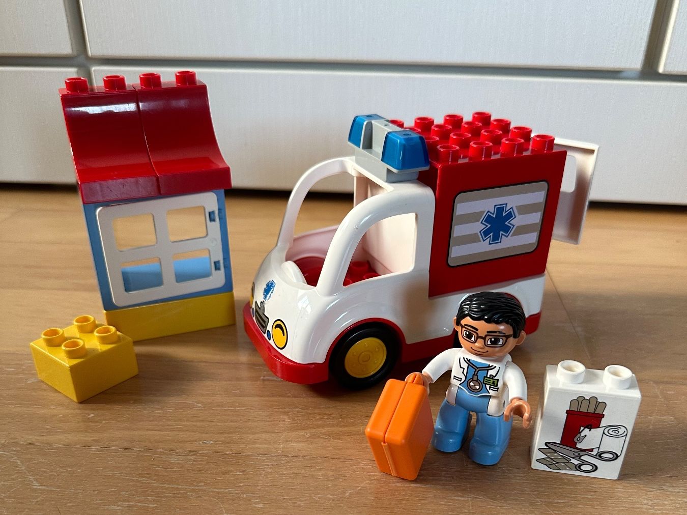 Lego Spielzeuge: Lego Duplo 10527 Krankenwagen – Gebraucht aus Ziefen von elika