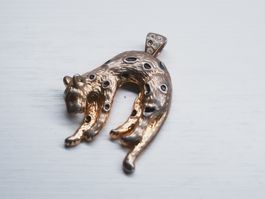 Vintage Anhänger Katze Leopard zweifarbig Strass ca. 5 cm