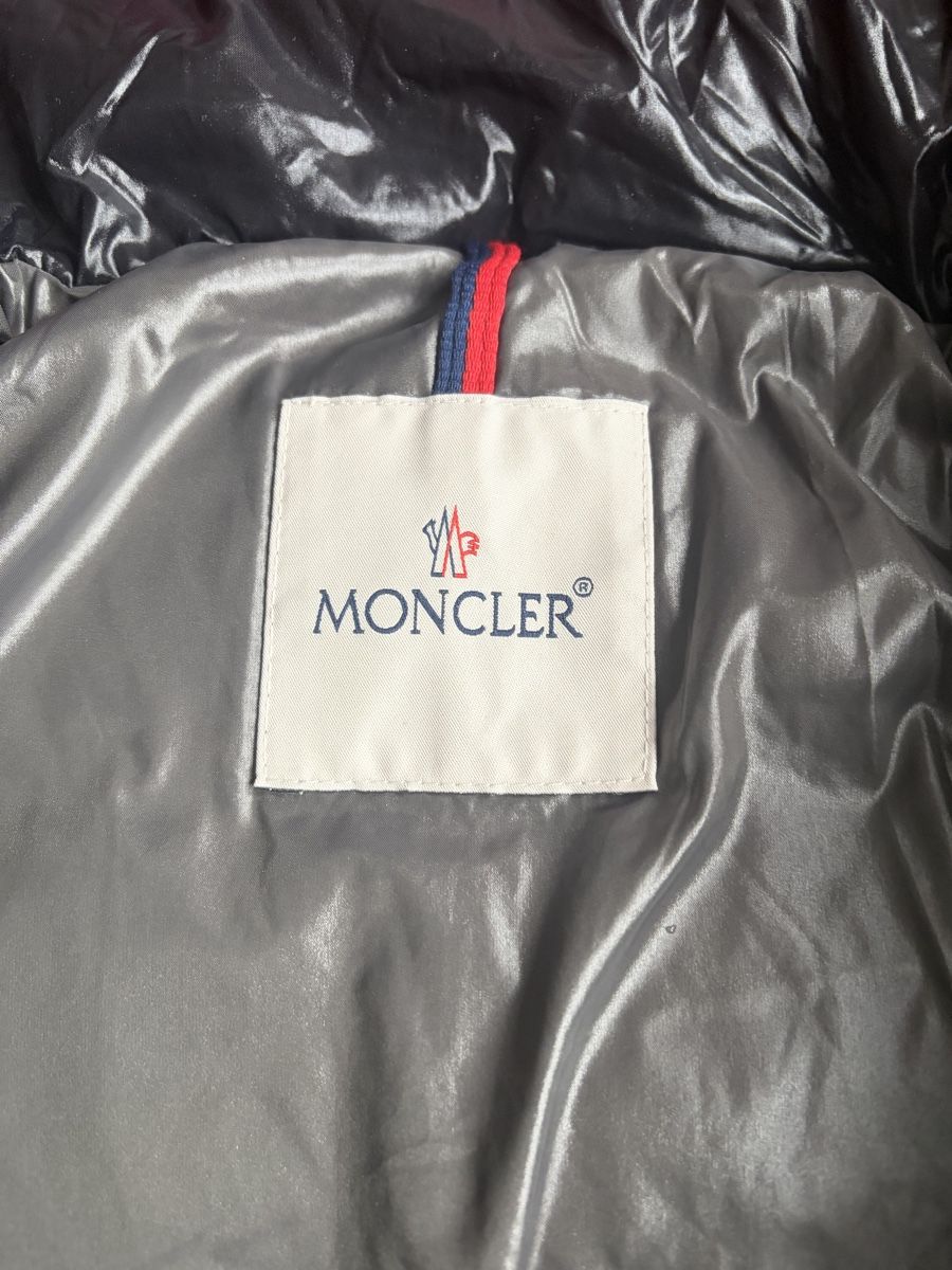 Moncler Giacche: Moncler Maya Jacket – Nuovo (secondo la descrizione) da La Tour-de-Peilz venduto da hir_x5c9 1