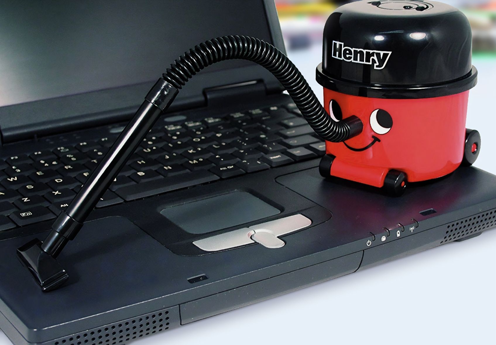 Henry Staubsauger & Zubehör: Henry, der Mini "Tisch- oder PC- Staubsauger" – Neu (gemäss Beschreibung) aus Rafz von leoncupra