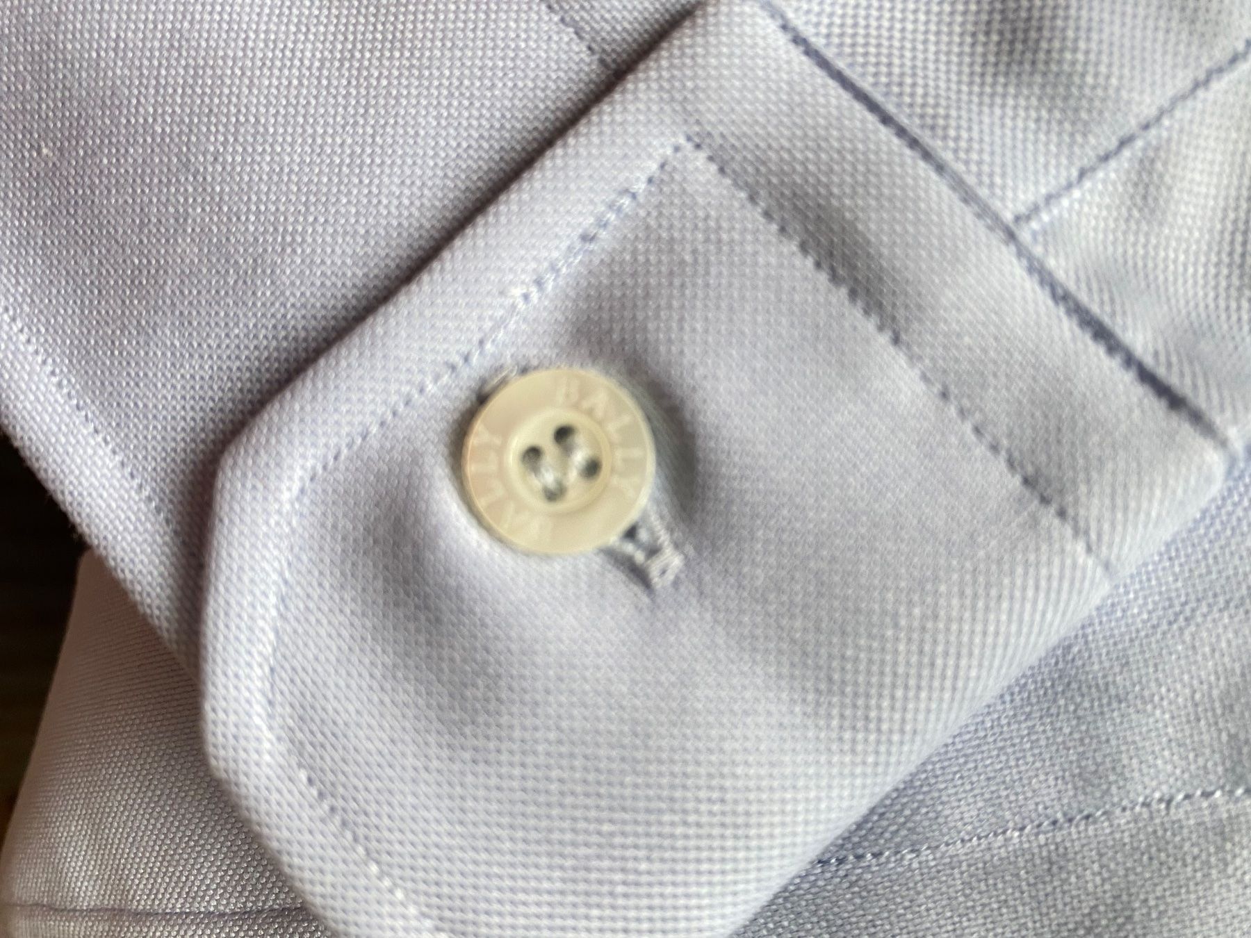 Bally Camicette: Bally Switzerland Bluse hellblau Grösse 36 – Nuovo (secondo la descrizione) da Rothrist venduto da lil_tg5m 3