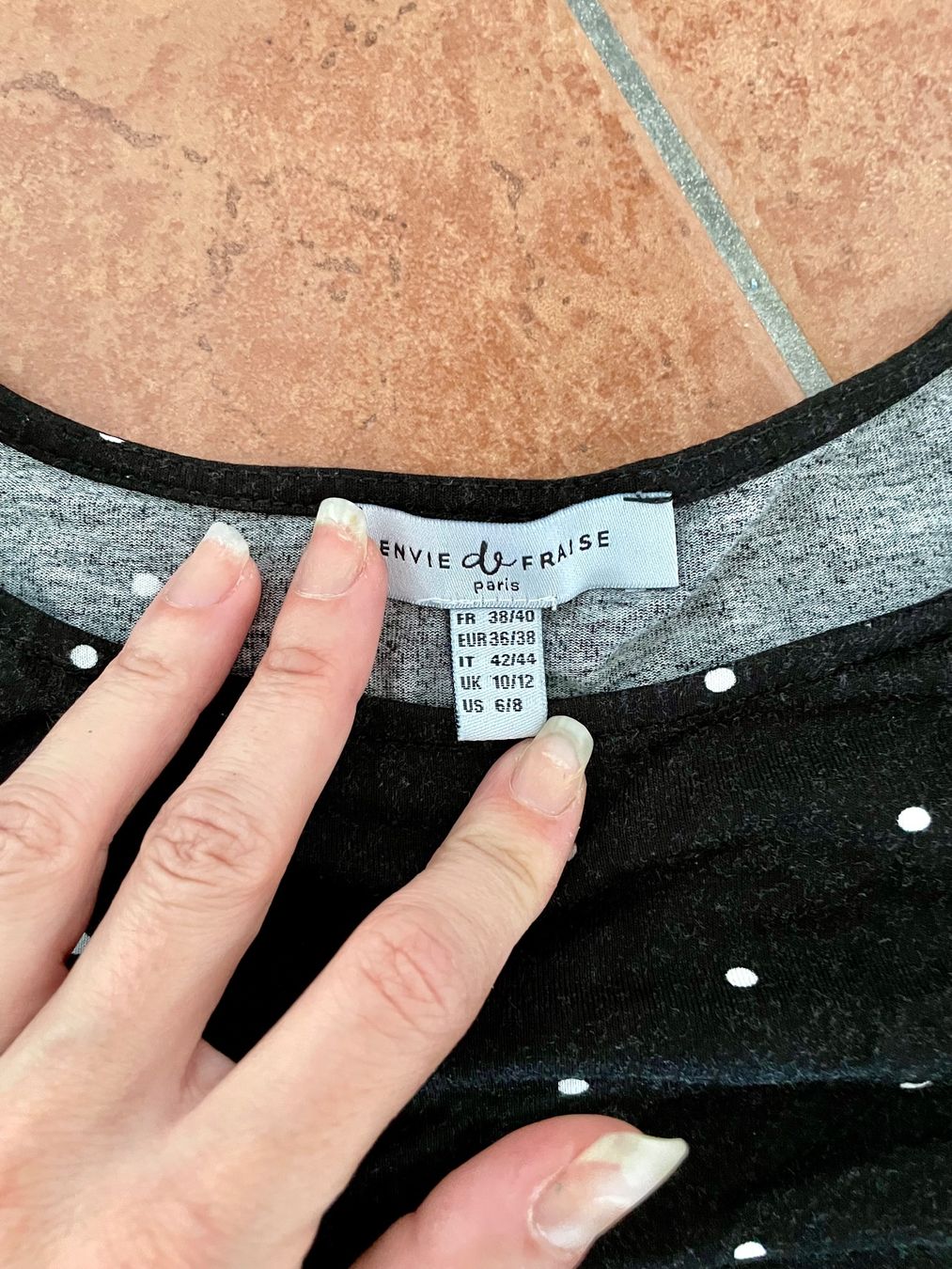 Vestiti: Vendo vestito nero a pois – Usato da Brione s. Minusio venduto da Je_Jey 1
