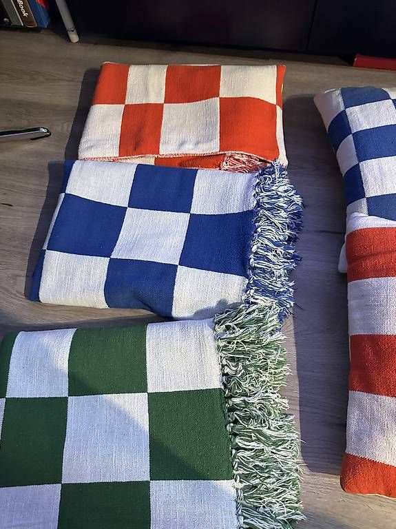 Bettwäsche: 3 coussins 50x50cm + 3 couvertures 130x170cm – Gebraucht aus Vevey von diogodasilva_ 1