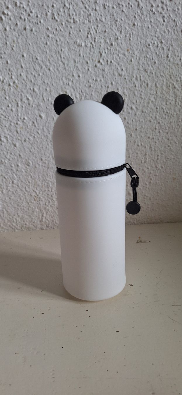 Schüler-Etuis: Panda Mäppli/Etui mit Erdbeer-Motiv, neu – Neu und originalverpackt aus Richterswil von C011 1
