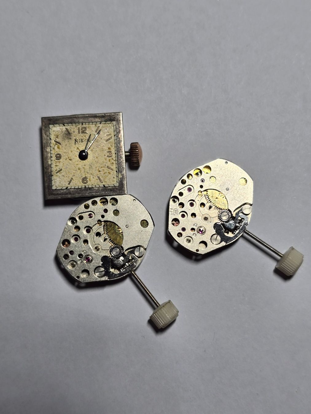 Orologi: Lot de 3 mouvements – Difettoso da Tramelan venduto da Nirdan