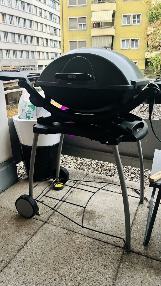 Weber Griglie: Weber Elektrogrill mit Gestell   – Usato da Basel venduto da Nikitan 1