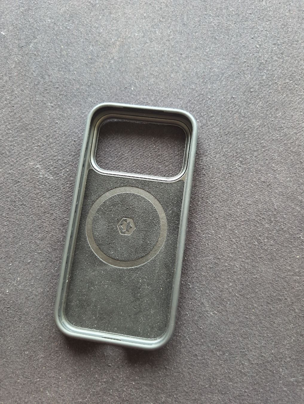 Apple Coques & Protection écran: RIDGE phone case orange for iPhone 17 Pro – D'occasion à Schwarzenbach SG par nan_yzz8 1