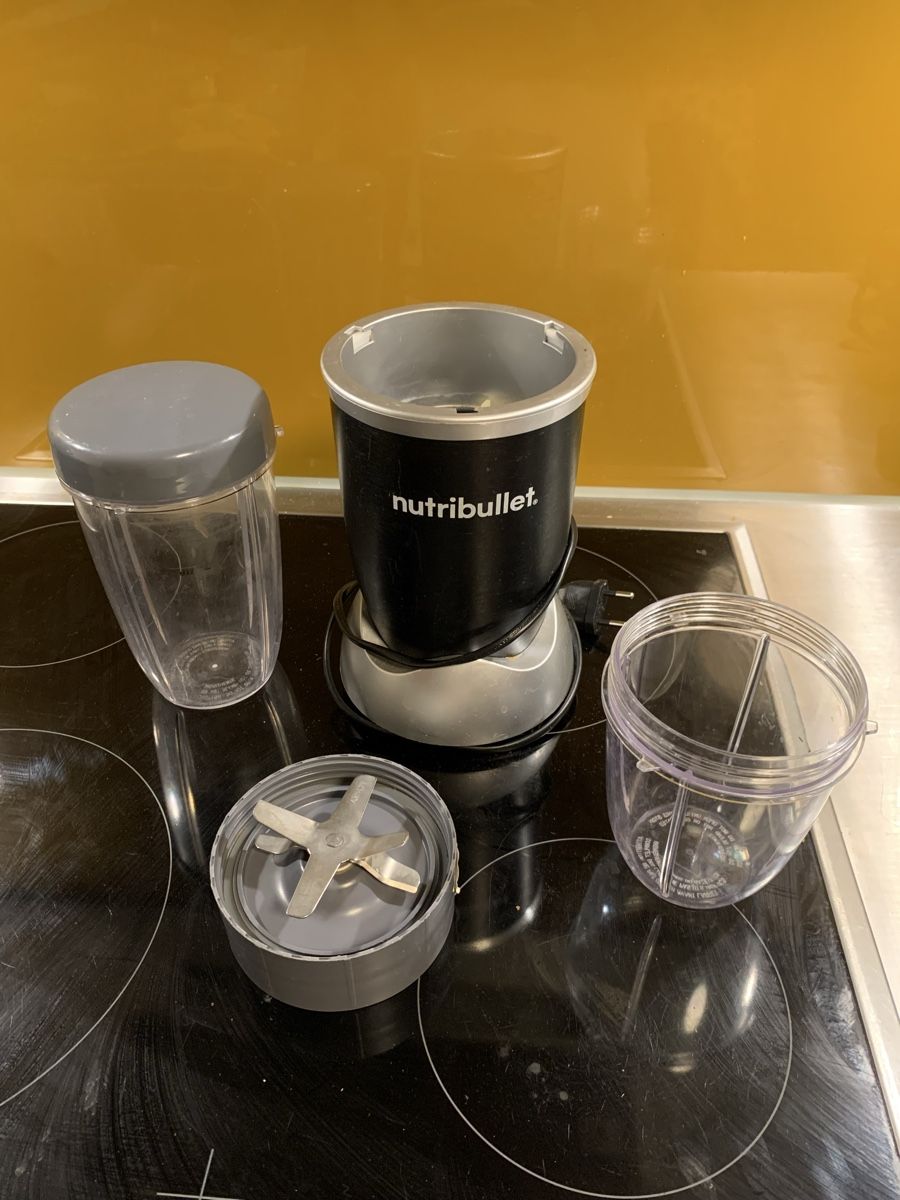 Nutribullet Küchengeräte: Frullatore Nutribullet nero con accessori usato – Gebraucht aus Dübendorf von gia_p6ty 1