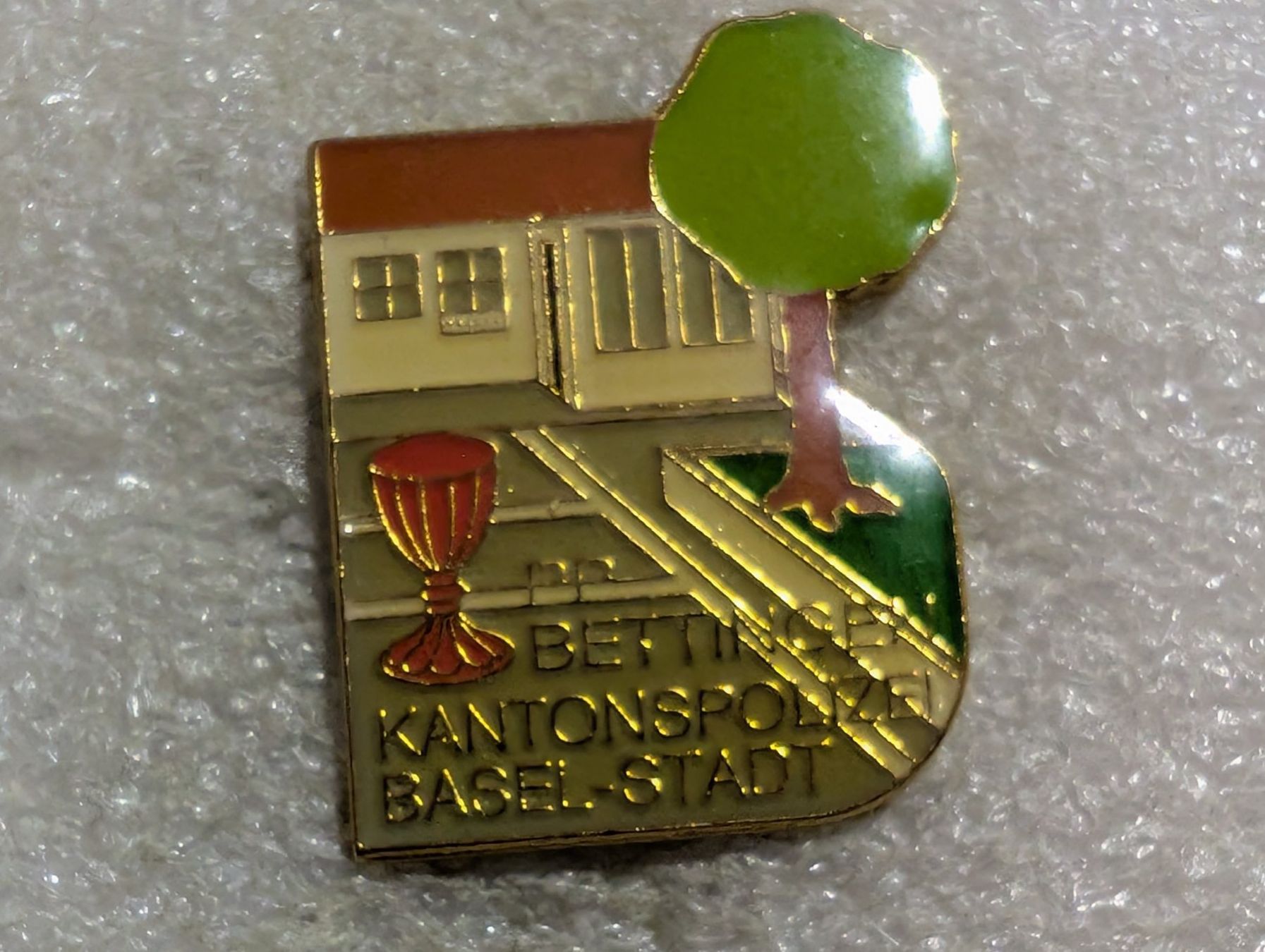 Plaketten & Abzeichen: Ansteckpin 41: Bettinger Kapo Basel – Gebraucht aus Oppligen von Pin-Fall-Shop