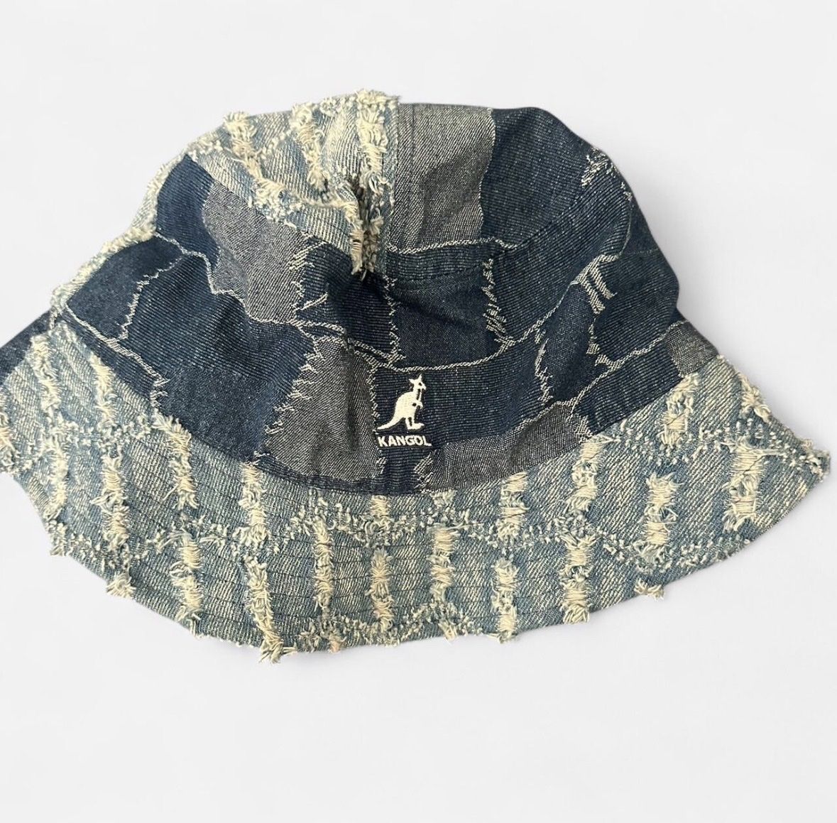 Kangol Copricapi, berretti & cappellini: Kangol Bucket Hat  – Usato da Oberengstringen venduto da cha_98nv