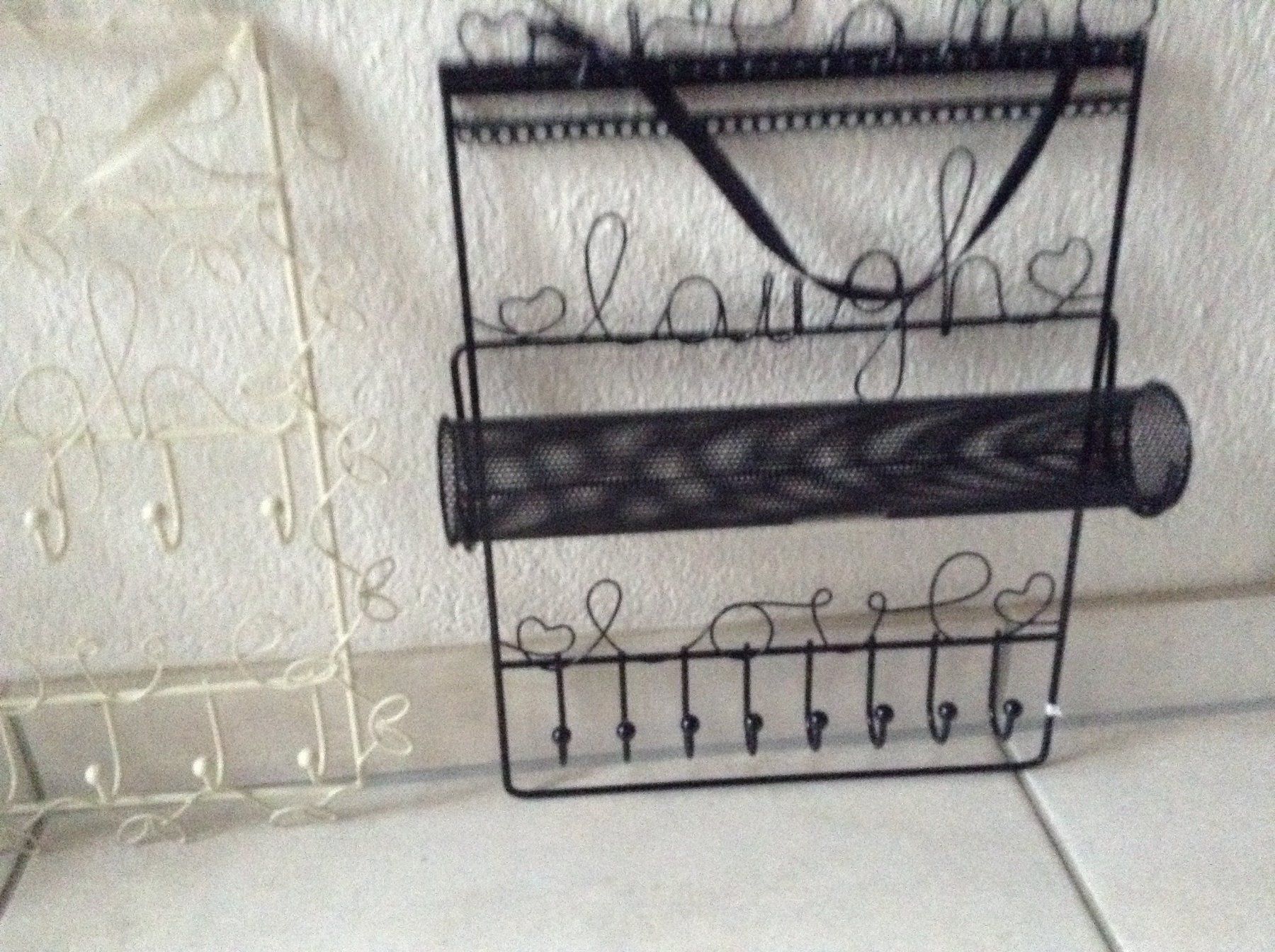 Scaffali: Porte Bijoux en Métal, New – Nuovo (secondo la descrizione) da Bern venduto da Balharbour 4