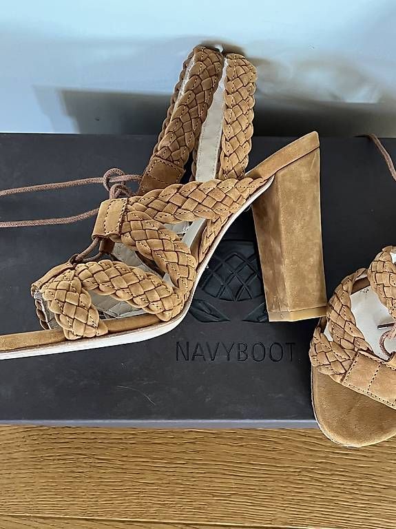 Scarpe da donna: Wildleder Sandaletten Gr 36 – Usato da Mittelhäusern venduto da cgrandi 1