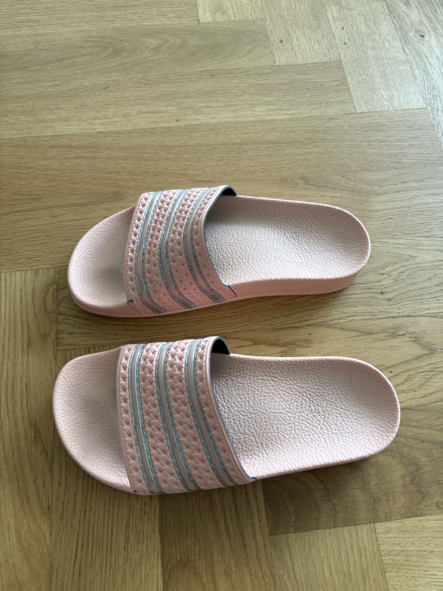 Adidas Scarpe per ragazze: Adilette Original, Grösse 37 (4) – Usato da Wohlen AG venduto da Michi761 1