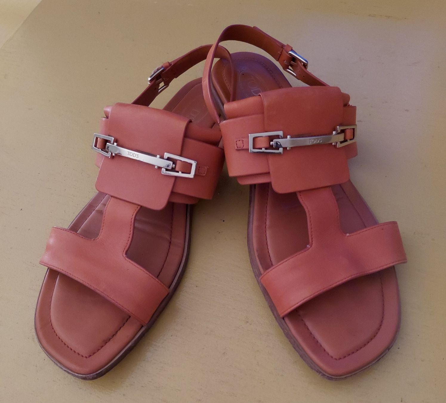 Tod'S Damenschuhe: TOD'S  Sandalen – Gebraucht aus Ossingen von Schaffhausen333 1