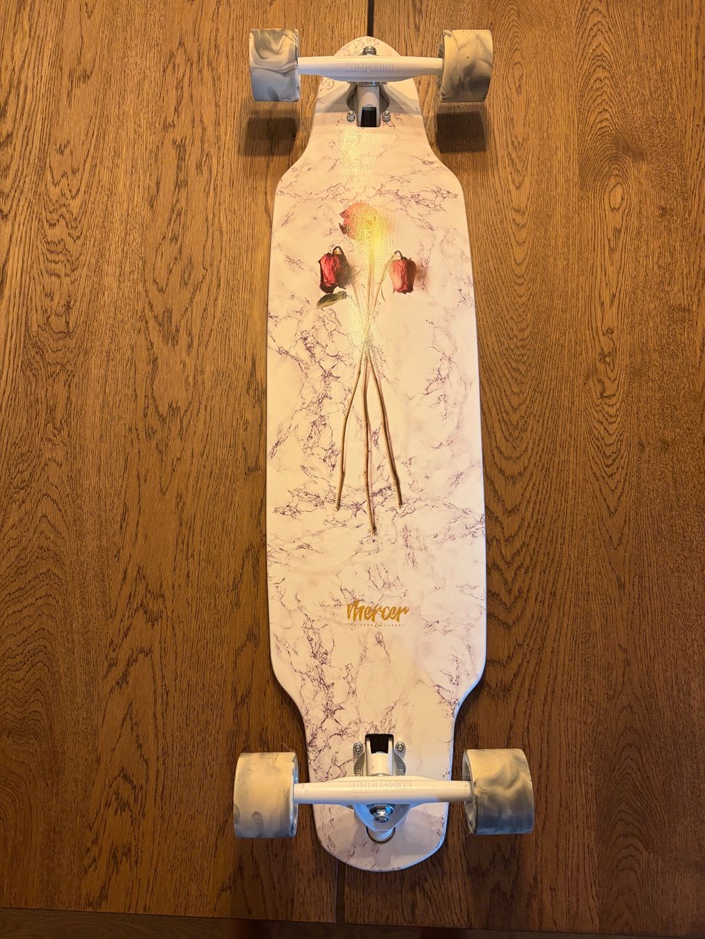 Skateboards: Longboard mit Marmoroptik – D'occasion à Turgi par Savutro