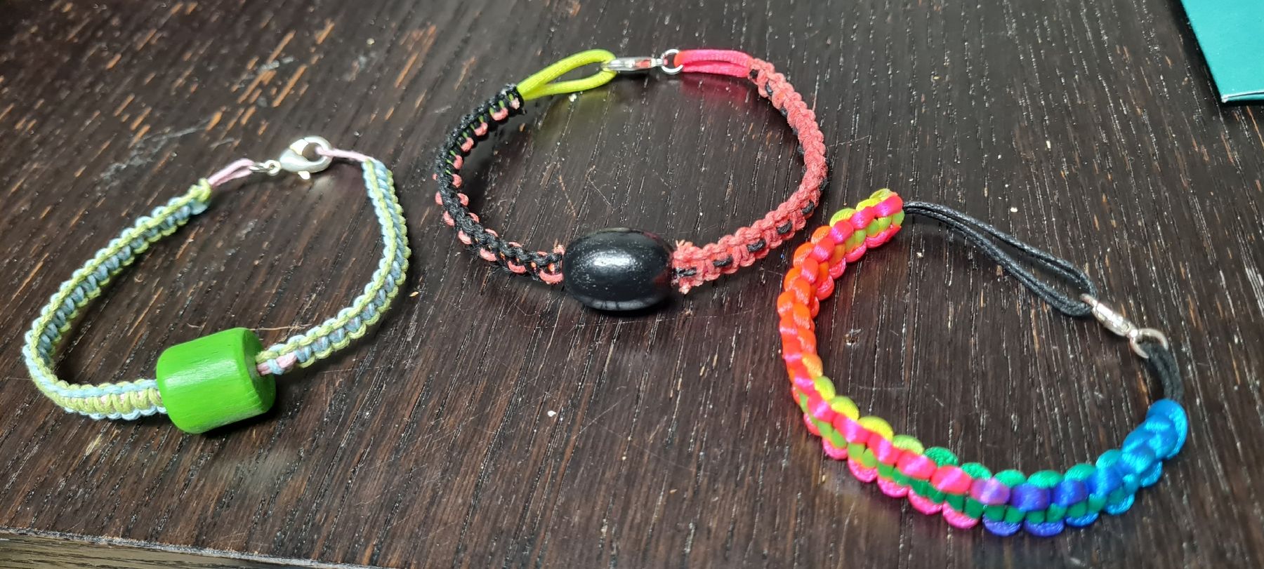Bracciali & Braccialetti: 3 Stk. Armbänder oder Fussbänder. – Nuovo (secondo la descrizione) da Zürich venduto da dav_n8m7
