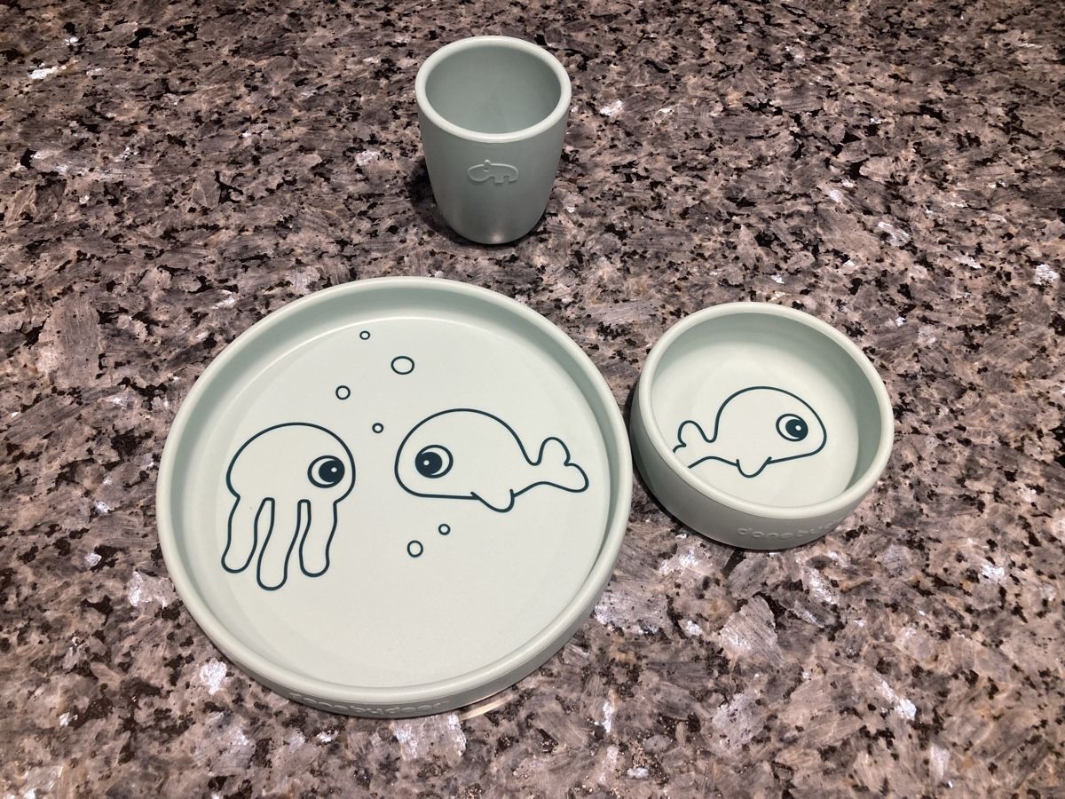 Set di piatti: Done by Deer Kindergeschirr, Silikon - Plastikfrei – Nuovo e nell'imballaggio originale da Rorbas venduto da Astrafix