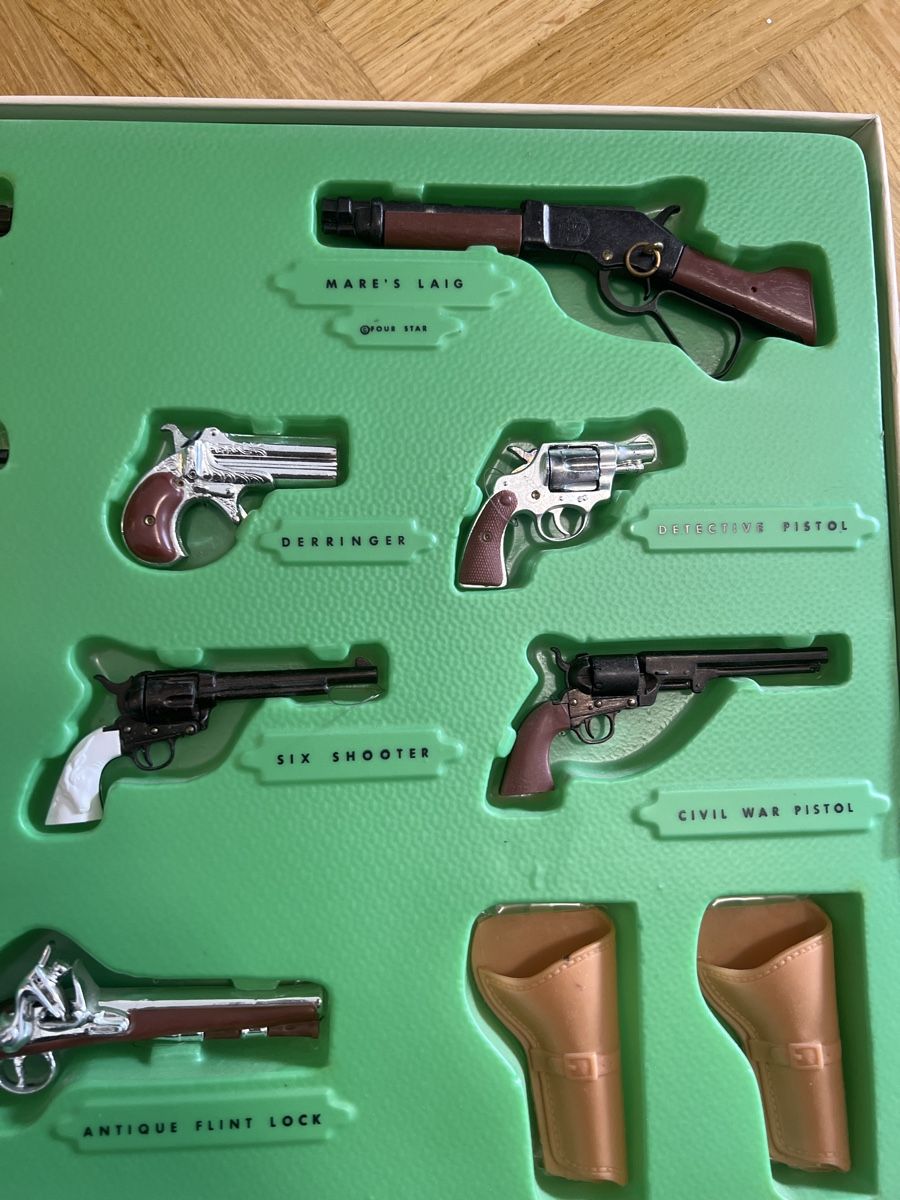 US Army Uniformen: Famous Firearms – Neu (gemäss Beschreibung) aus Lausanne von Erion2015 3