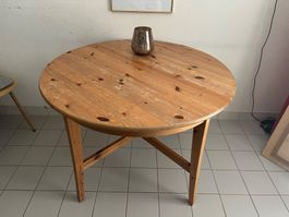 Esstisch rund aus Kiefernholz