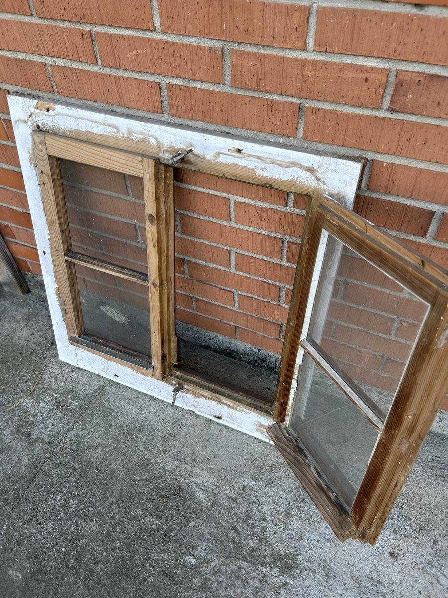 Finestre: Ein echtes Schmuckstück altes Stall Fenster  – Usato da Gwatt (Thun) venduto da ate_6ng8 2