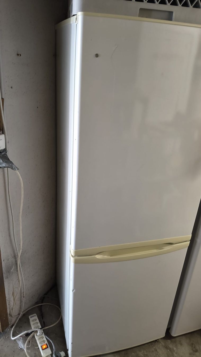 Kühlschrank:  Fridge + Freezer White Used Condition – Gebraucht aus Gsteigwiler von Marqui 1