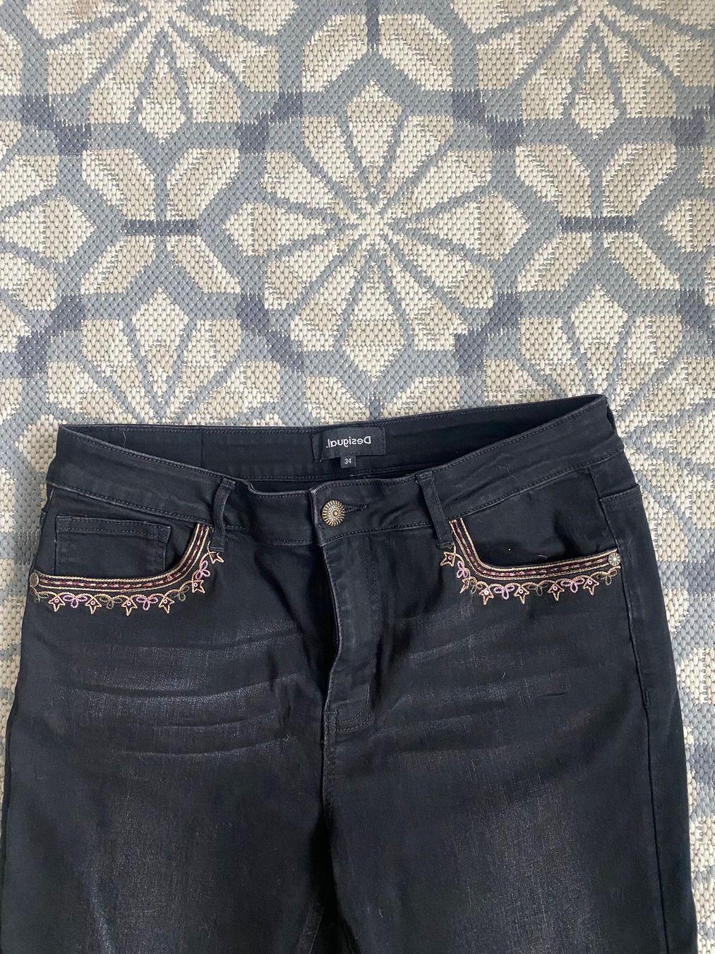 Desigual Jeans: Desigual Jean cropped, size M-L stretched – Neu und originalverpackt aus Safenwil von rgs_tg62 4