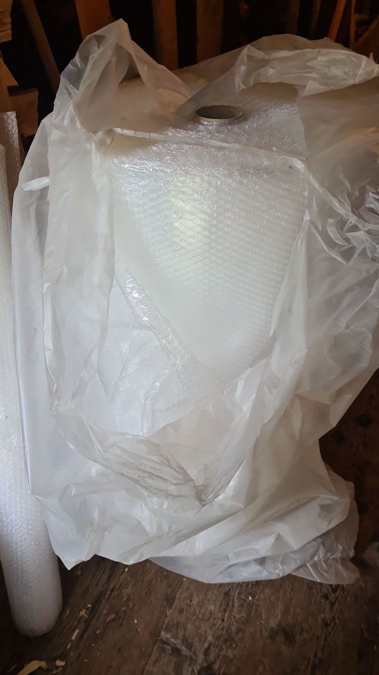 Materiale di riempimento: Luftpolsterfolie - Bubble wrap - "Bläterliplastik" – Nuovo (secondo la descrizione) da Bergün/Bravuogn venduto da Narges