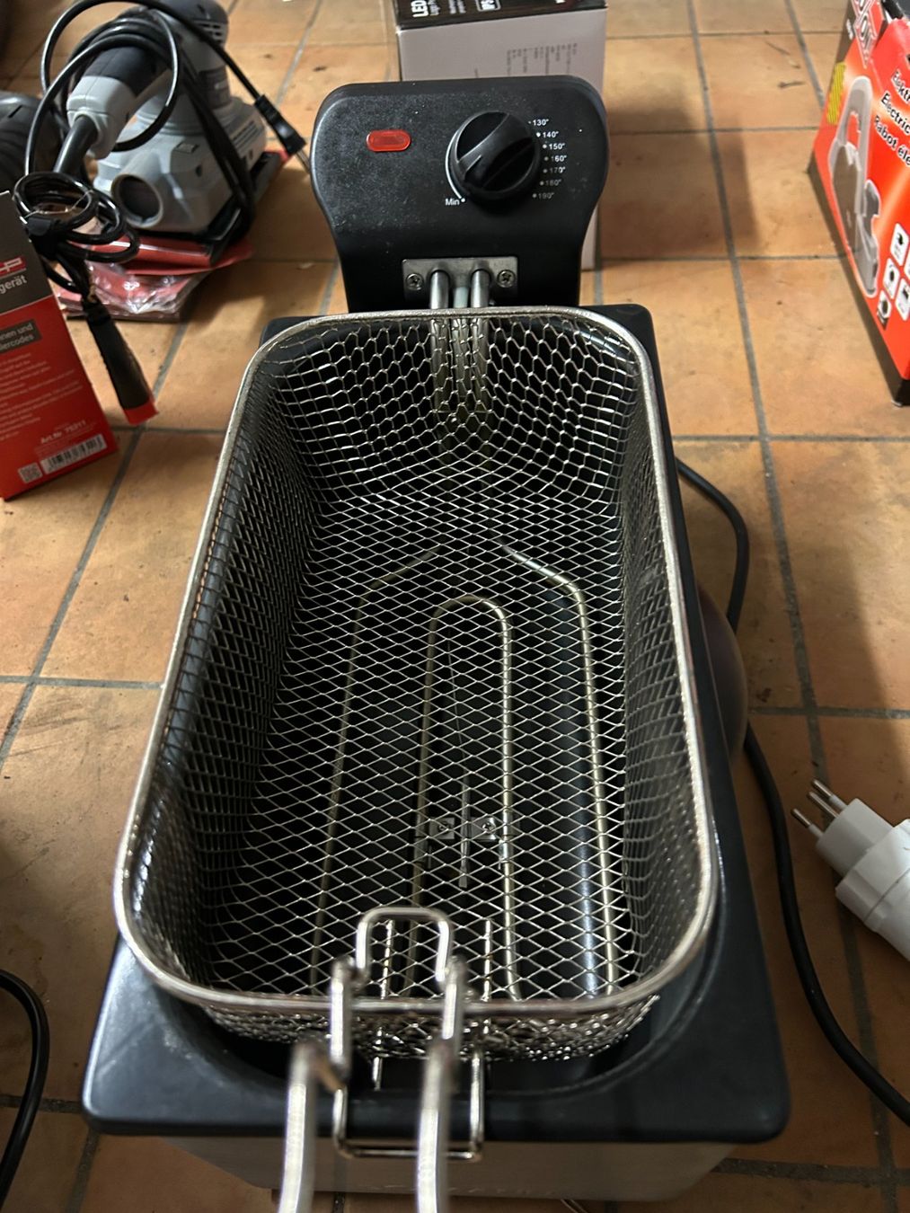 Elettrodomestici da cucina: Fritteuse Edelstahl mit Frittierkorb – Usato da Binningen venduto da Grr0 1