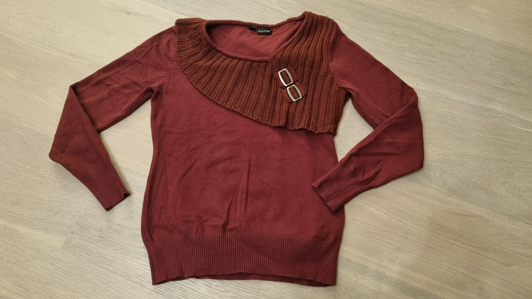 Maglioni & Felpe: Strick-/Pullover mit Blickfang am Kragen - Gr. S – Usato da Neftenbach venduto da DanielaS01020304